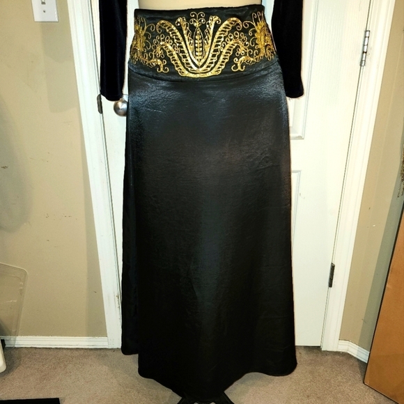 Le Chateau black satin maxi skirt with  gold embroidery at waist size 10… - Picture 3 of 13